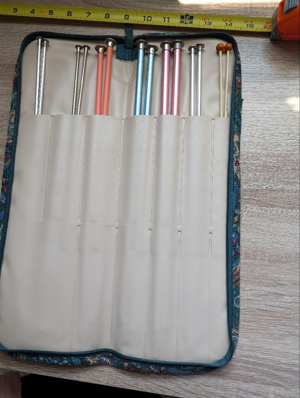 Set of Aluminum Knitting Needles in Pastel Shades With Paisley Folding Case A